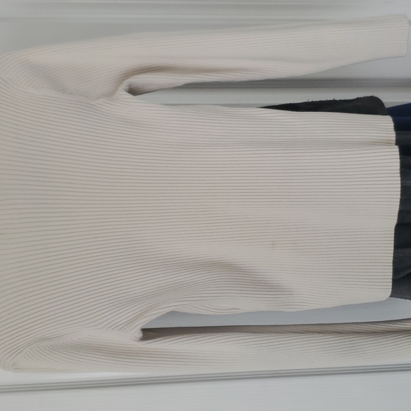 Sweater - Picture 2 of 3